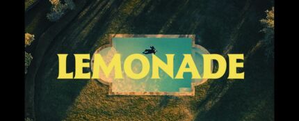Louis Tomlinson lanza 'Lemonade', una joya audiovisual refrescante a la par que alucinante