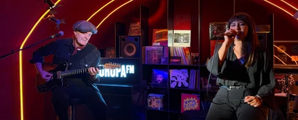 Amaral se envuelve de nostalgia y agradecimiento en el Local de Ensayo Europa FM Amaral se envuelve de nostalgia y agradecimiento en el Local de Ensayo Europa FM