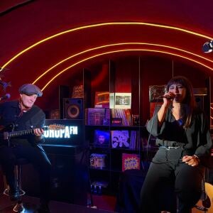 Amaral envuelve de nostalgia y agradecimiento el Local de Ensayo Europa FM Amaral envuelve de nostalgia y agradecimiento el Local de Ensayo Europa FM