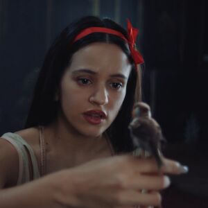 Se confirman las referencias del videoclip de 'Berghain' de Rosalía con 'Blancanieves' Se confirman las referencias del videoclip de 'Berghain' de Rosalía con 'Blancanieves'