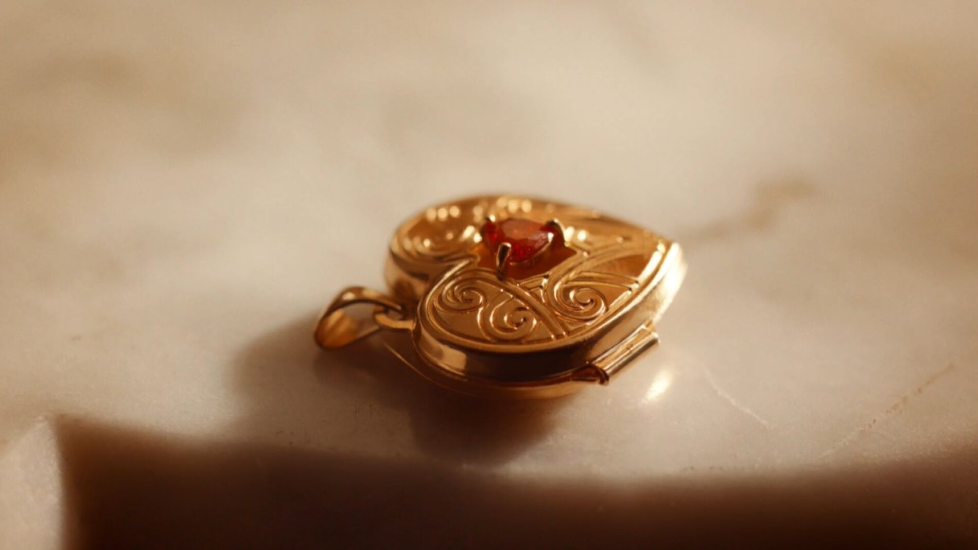 El corazón en el videoclil de 'Berghain'