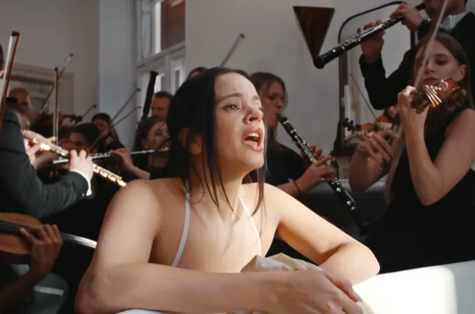 Rosalía en el videoclip de la canción 'Berghain' Rosalía en el videoclip de la canción 'Berghain'