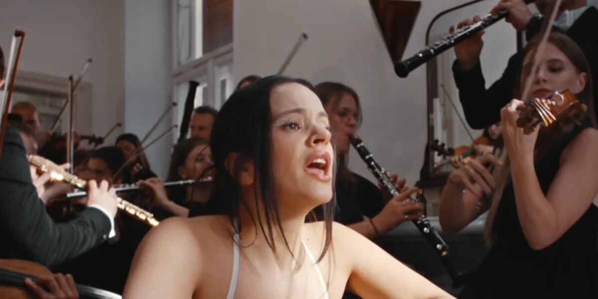 Rosal&iacute;a en el videoclip de la canci&oacute;n 'Berghain'