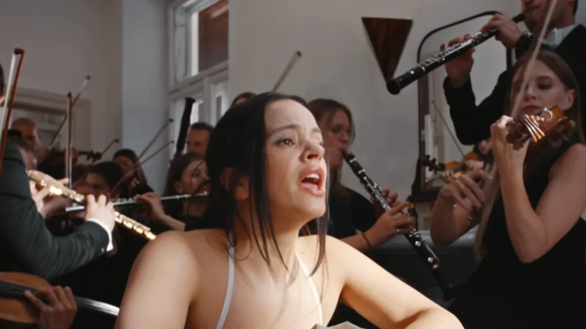 Rosalía en el videoclip de la canción 'Berghain' Rosalía en el videoclip de la canción 'Berghain'