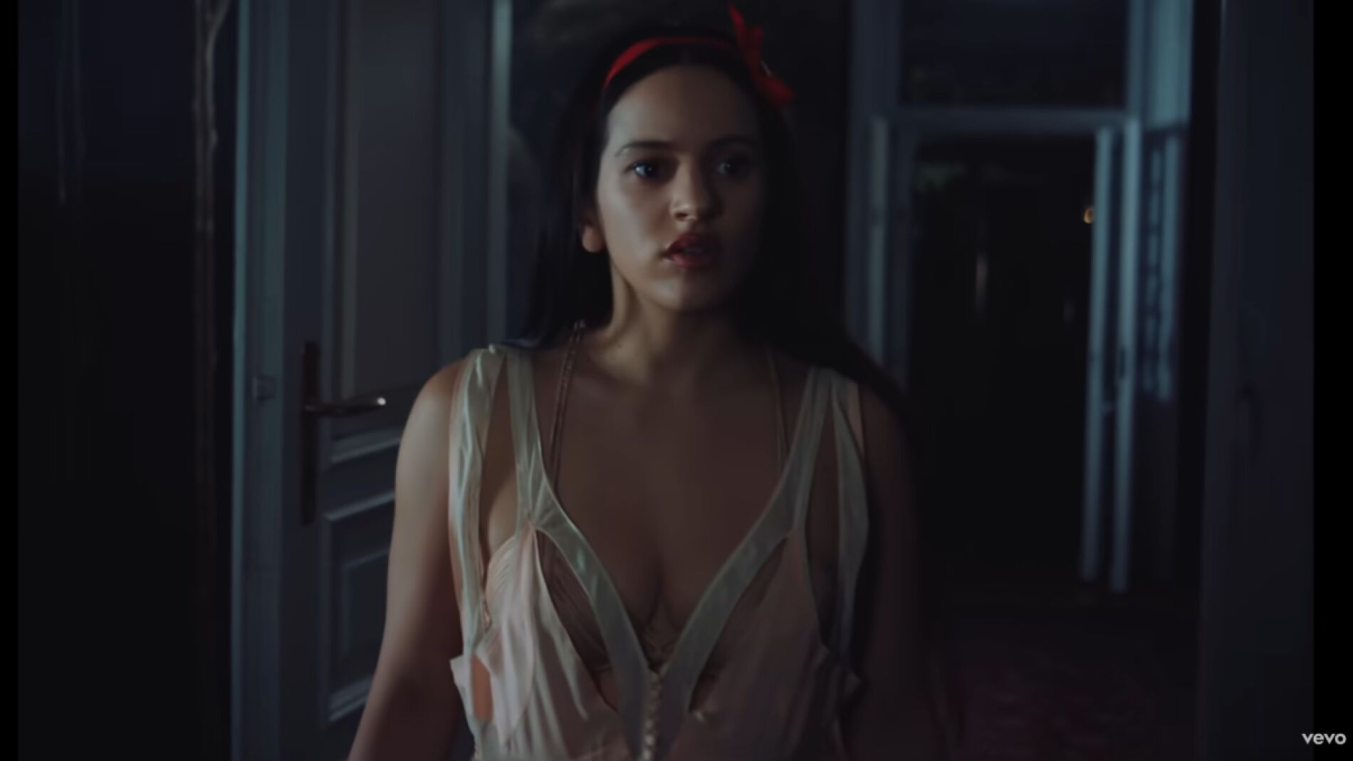 Rosalía, perdida como Blancanieves en el bosque