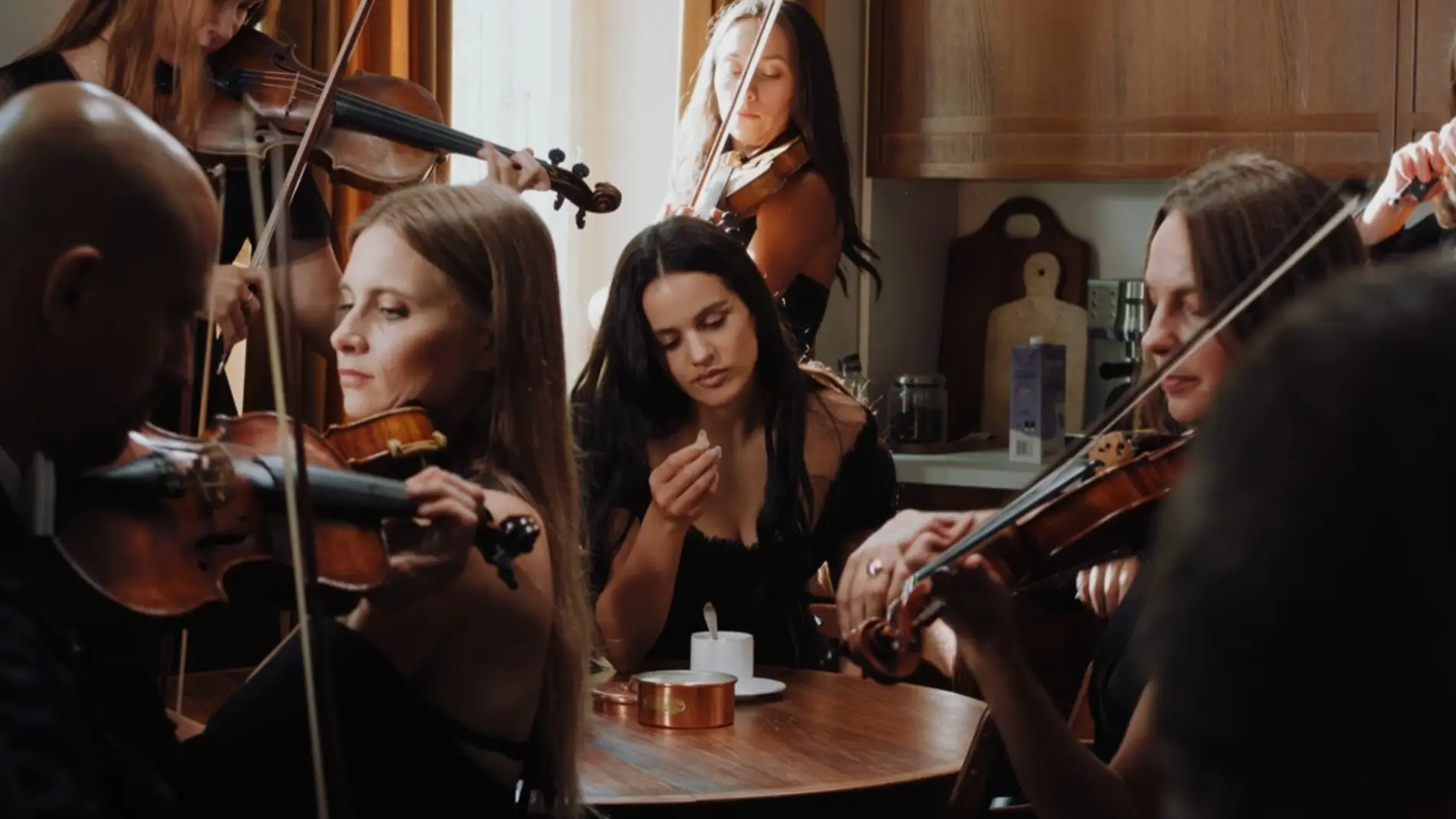Rosalía en el videoclip de 'Berghain' Rosalía en el videoclip de 'Berghain'