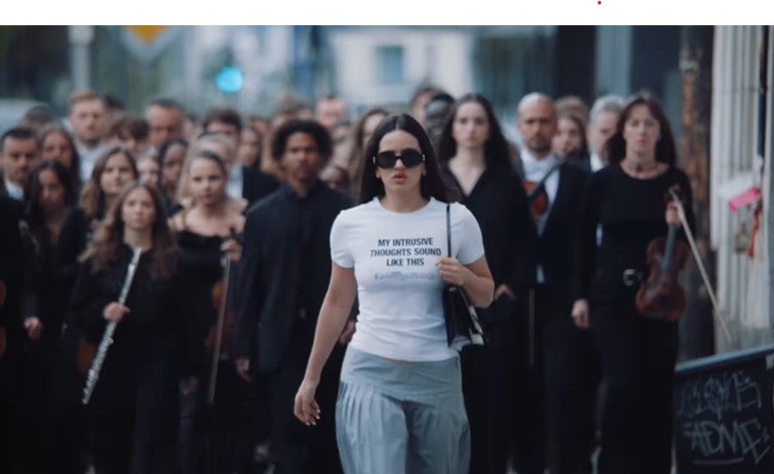 Rosalía en el adelanto de 'Berghain' para redes sociales Rosalía en el adelanto de 'Berghain' para redes sociales