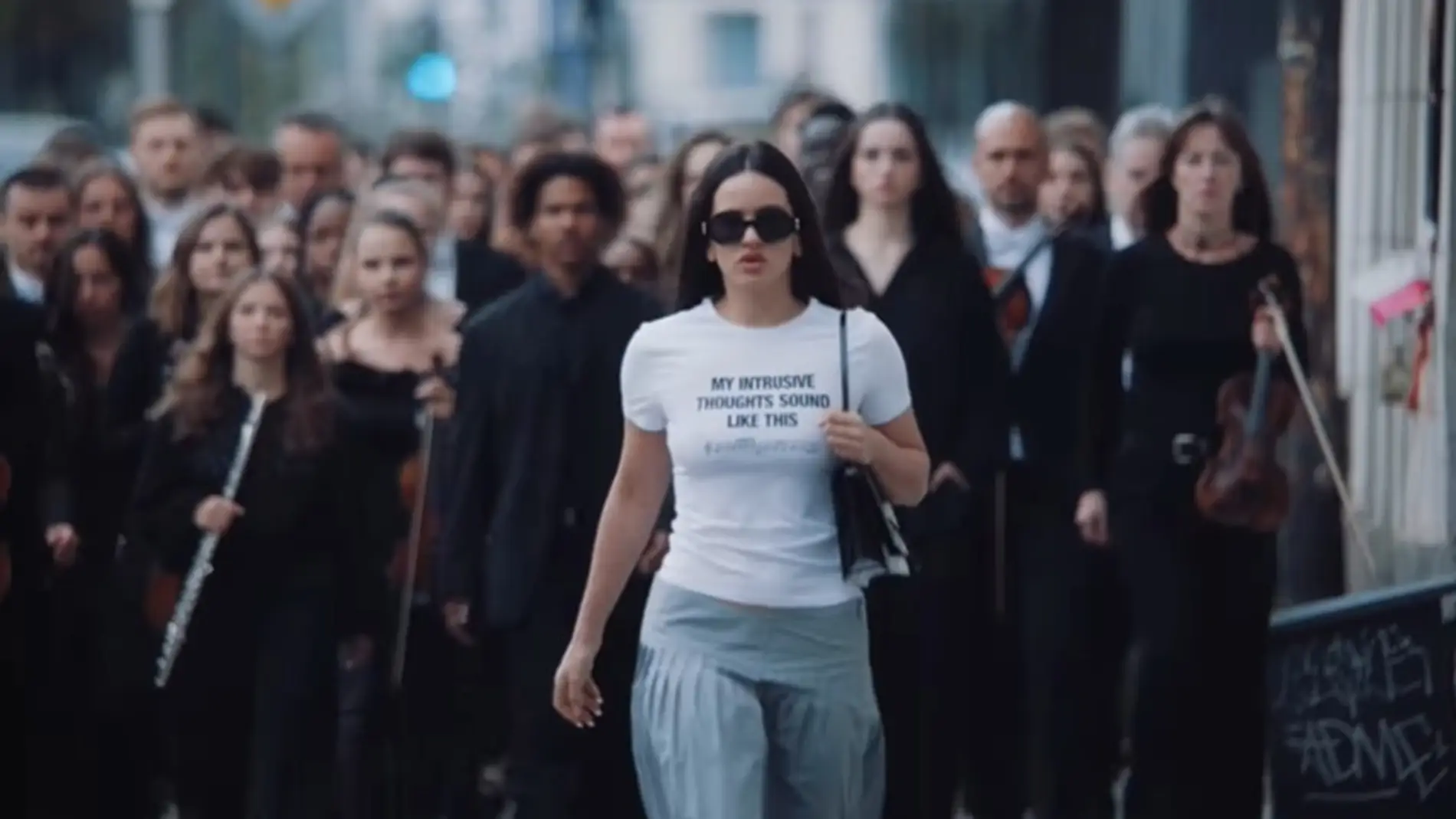 Rosalía en el adelanto de 'Berghain' para redes sociales Rosalía en el adelanto de 'Berghain' para redes sociales