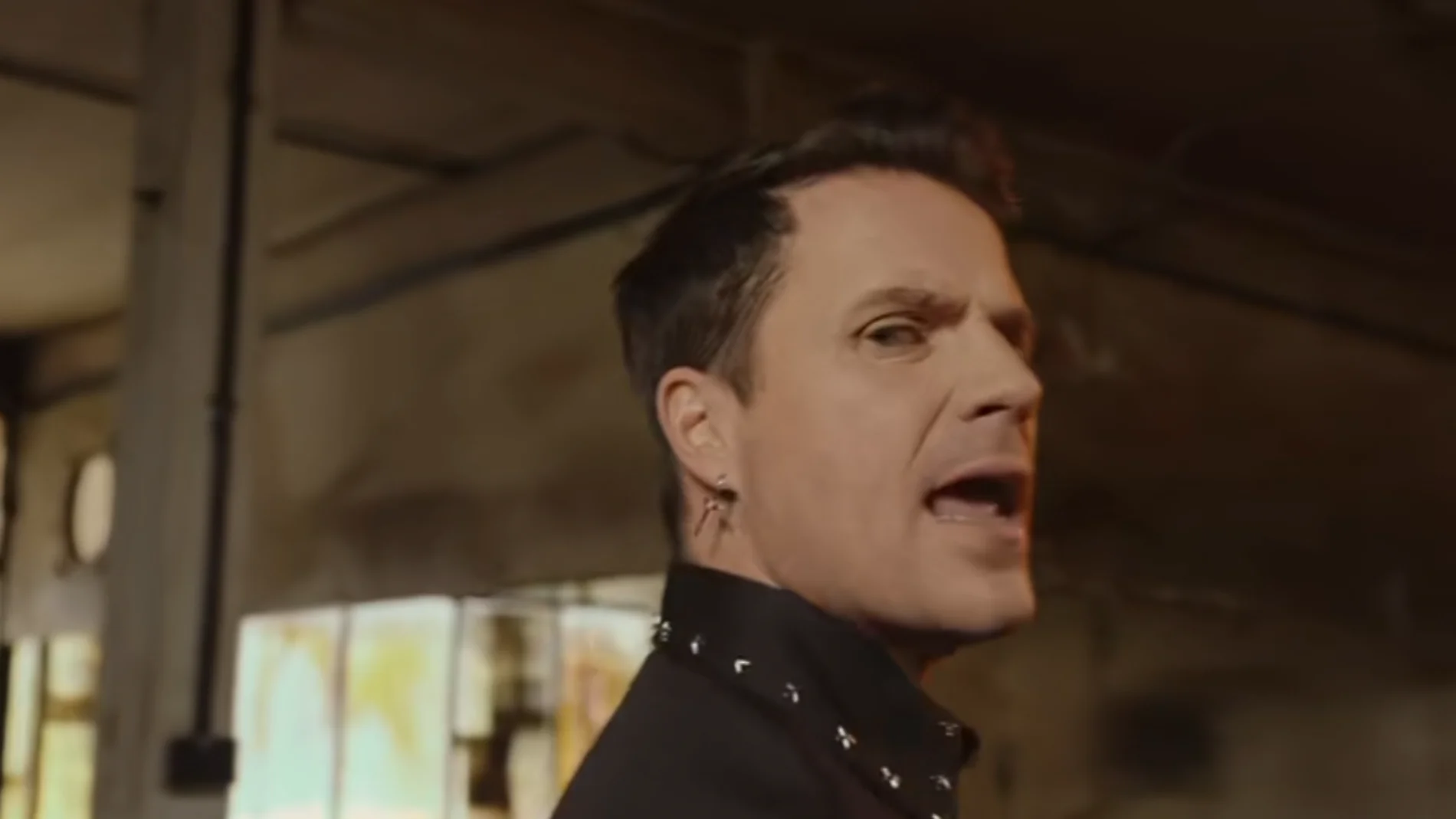 Dani Martín, en el videoclip de Veinticinco Dani Martín, en el videoclip de Veinticinco