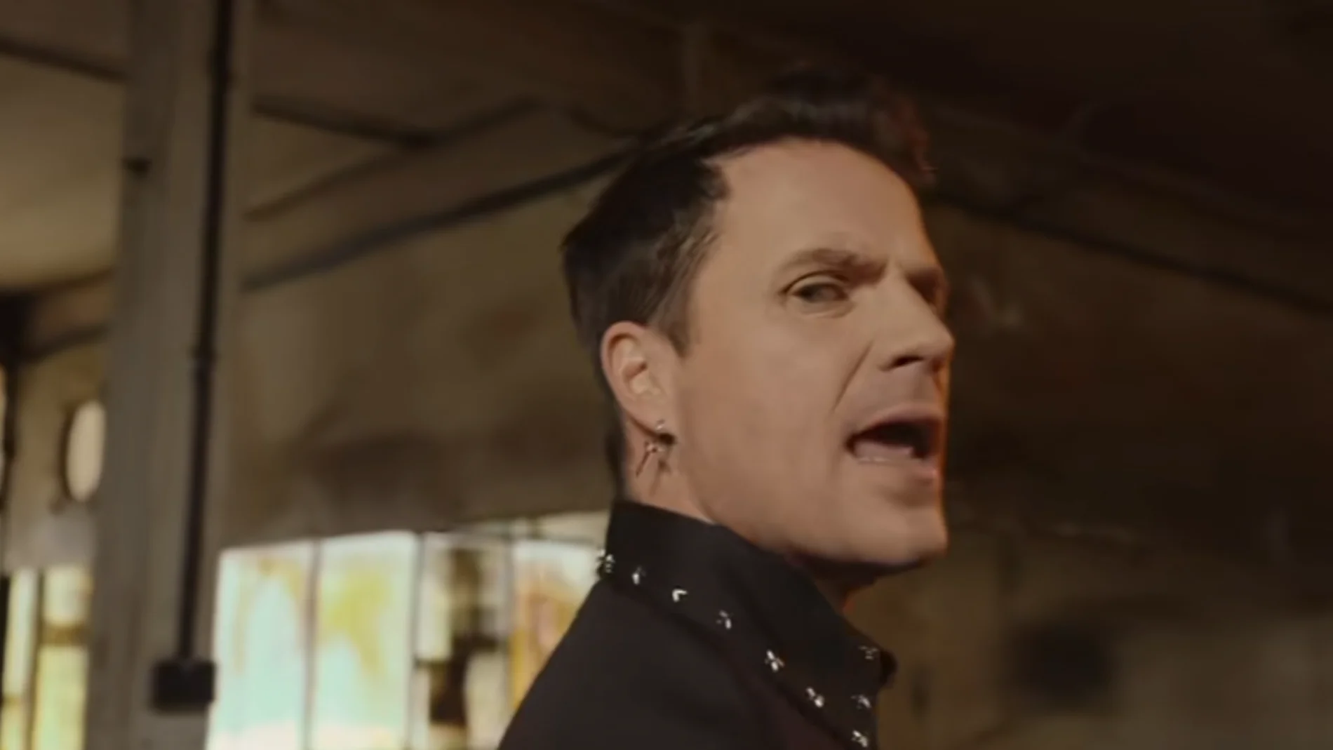 Dani Martín, en el videoclip de Veinticinco Dani Martín, en el videoclip de Veinticinco