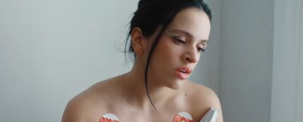 Rosalía en el videoclip de 'Berghain', primer sencillo de su álbum 'LUX' Rosalía en el videoclip de 'Berghain', primer sencillo de su álbum 'LUX'