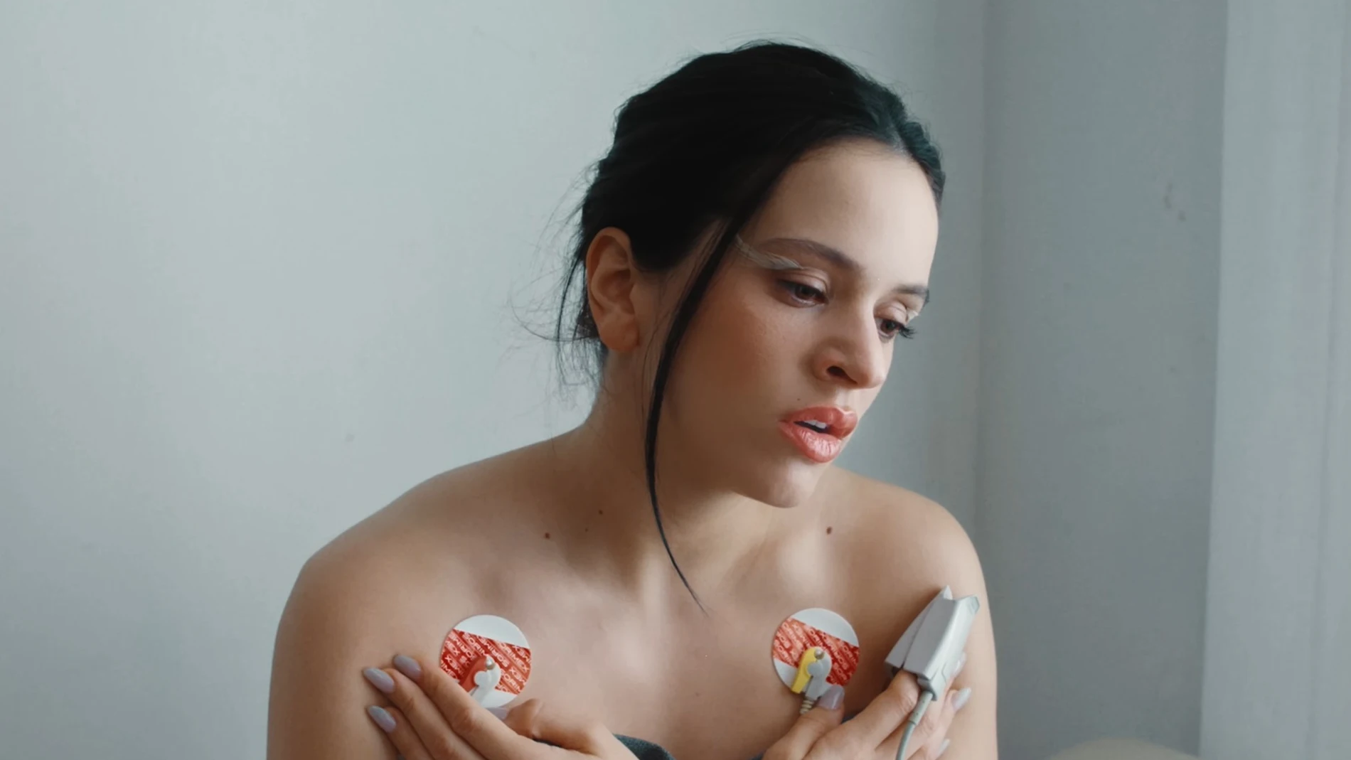 Rosalía en el videoclip de 'Berghain', primer sencillo de su álbum 'LUX' Rosalía en el videoclip de 'Berghain', primer sencillo de su álbum 'LUX'