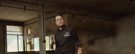 Dani Martín, en el videoclip de VEINTICINCO Dani Martín, en el videoclip de VEINTICINCO