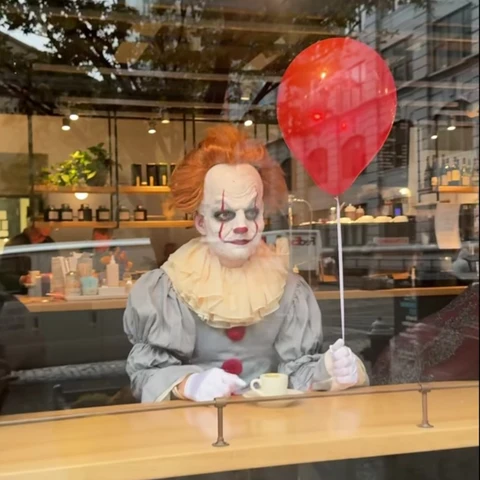 Ed Sheeran, disfrazado de Pennywise por Halloween Ed Sheeran, disfrazado de Pennywise por Halloween