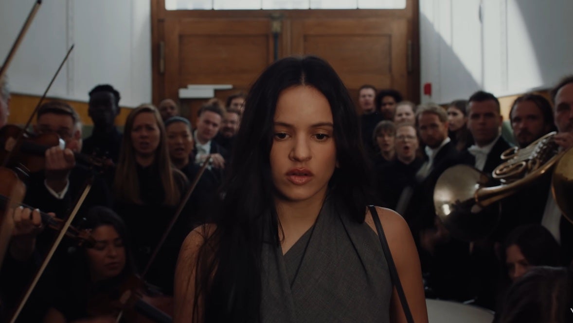 Rosalía en el videoclip de 'Berghain' Rosalía en el videoclip de 'Berghain'