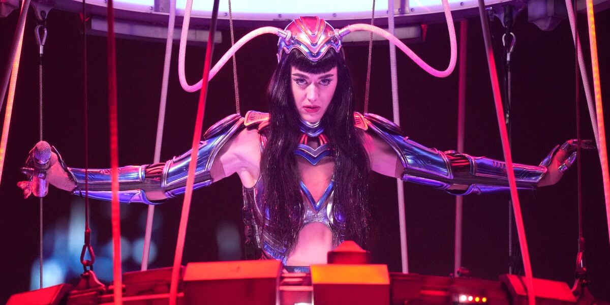 Katy Perry actuando en Toronto como parte de su gira 'The Lifetimes Tour'