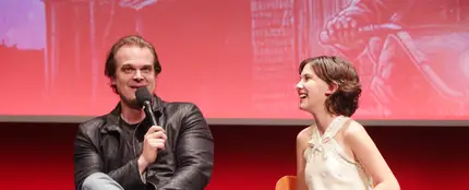 Millie Bobby Brown y David Harbour en 2017 Millie Bobby Brown y David Harbour en 2017