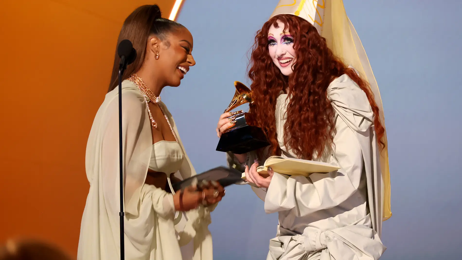 Chappell Roan recibiendo el premio a Mejor Artista Nuevo en los Grammy 2025 Chappell Roan recibiendo el premio a Mejor Artista Nuevo en los Grammy 2025