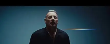 Andy, en el videoclip de 'Marioneta' Andy, en el videoclip de 'Marioneta'