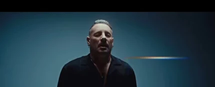 Andy, en el videoclip de 'Marioneta' Andy, en el videoclip de 'Marioneta'