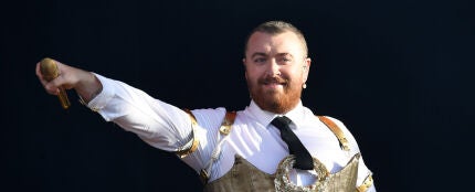Sam Smith confiesa que se hizo una liposucción con 13 años tras sufrir bullying en el instituto Sam Smith confiesa que se hizo una liposucción con 13 años tras sufrir bullying en el instituto