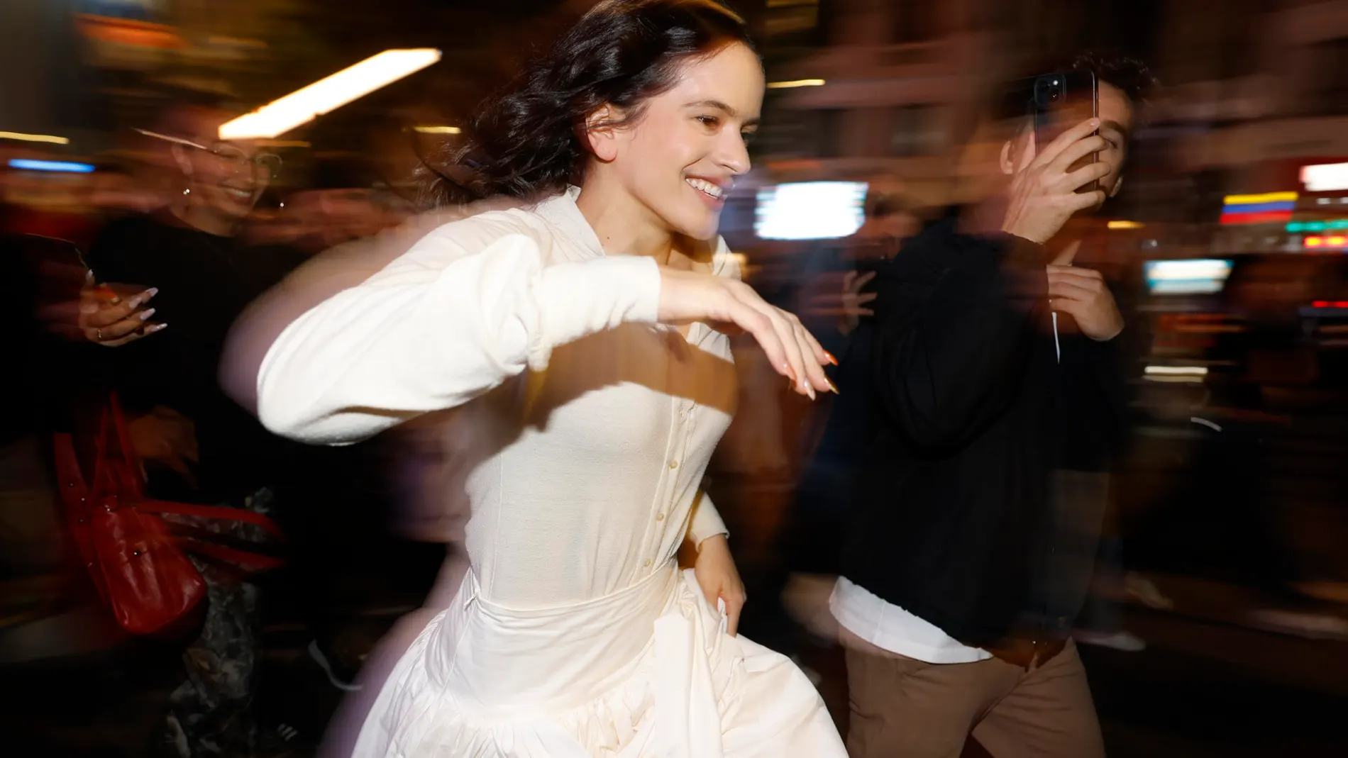 Aparición sorpresa de Rosalía para presentar su cuarto álbum en Madrid Aparición sorpresa de Rosalía para presentar su cuarto álbum en Madrid