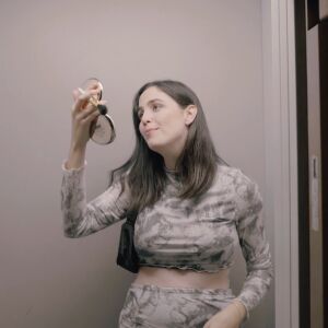 Quién es Hoonine, la voz que acompaña a Viva Suecia en 'Tú y yo contra los demás' Quién es Hoonine, la voz que acompaña a Viva Suecia en 'Tú y yo contra los demás'