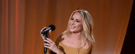 Magnetismo, sensibilidad y fuerza: Marta Sánchez deslumbra interpretando 'Abrázame' en El Hormiguero Magnetismo, sensibilidad y fuerza: Marta Sánchez deslumbra interpretando 'Abrázame' en El Hormiguero