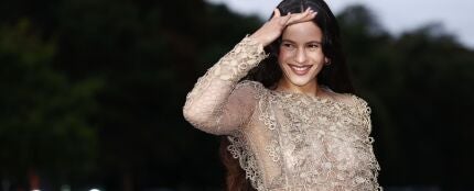 Rosal&iacute;a atendiendo a la Fundaci&oacute;n Vuitton en Paris