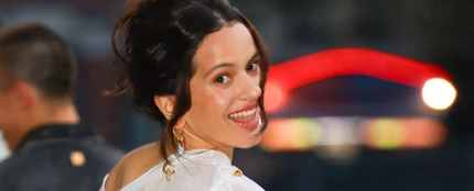 Rosalía explica el retraso de LUX: "Cuando terminé la gira, estaba saliendo con alguien y recuerdo que me sentía inspirada para escribirle cartas" Rosalía explica el retraso de LUX: "Cuando terminé la gira, estaba saliendo con alguien y recuerdo que me sentía inspirada para escribirle cartas"