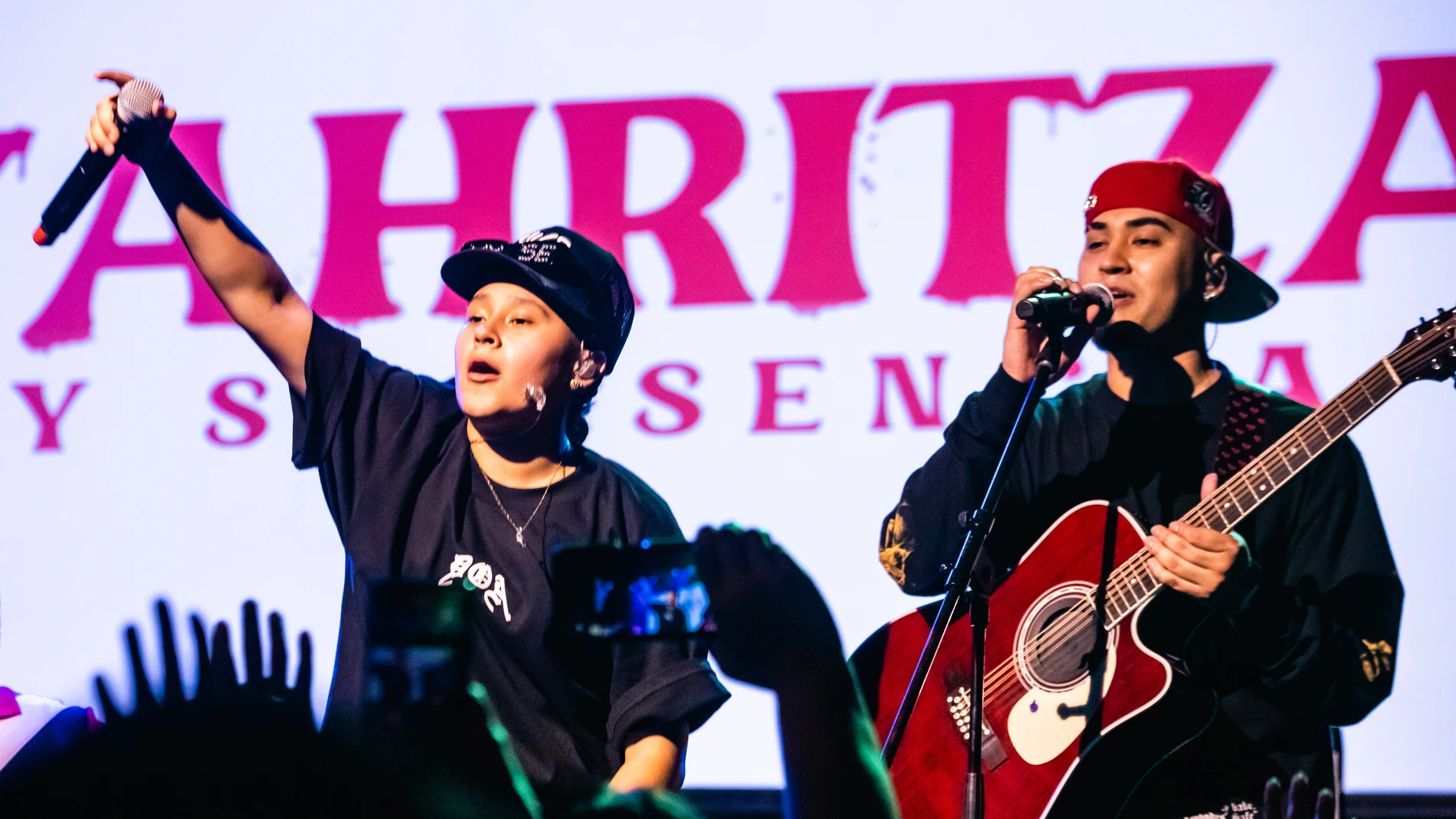 Yahritza y su Esencia durante una actuación en Monterrey Yahritza y su Esencia durante una actuación en Monterrey