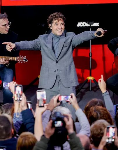 David Bisbal, en la estación Puerta del Sol del metro de Madrid David Bisbal, en la estación Puerta del Sol del metro de Madrid