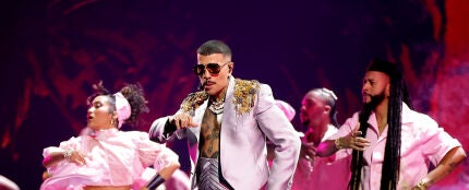 Rauw Alejandro durante su actuación en los Latin Grammy 2025