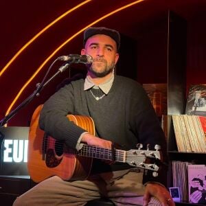 La emocionante historia de 'Álex', la canción de Nil Moliner a su amigo fallecido La emocionante historia de 'Álex', la canción de Nil Moliner a su amigo fallecido