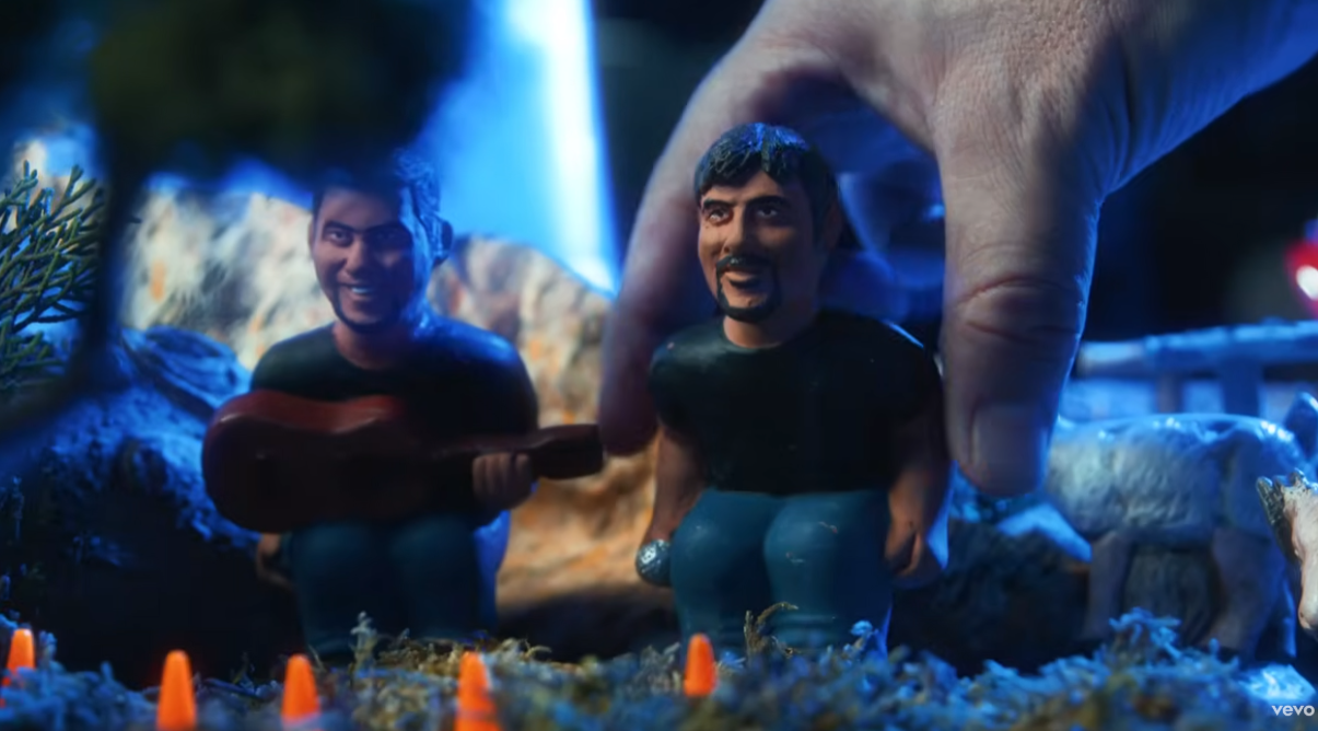 Los caganers de Estopa en el videoclip de VILLA & ZIKO Los caganers de Estopa en el videoclip de VILLA & ZIKO