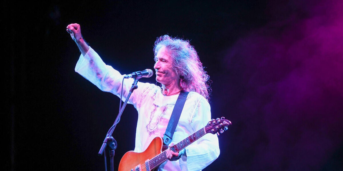 El cantante, guitarrista, compositor y exmiembro de Extremoduro, Robe Iniesta en una imagen de archivo.