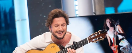 El emotivo homenaje de Manuel Carrasco a Robe Iniesta El emotivo homenaje de Manuel Carrasco a Robe Iniesta