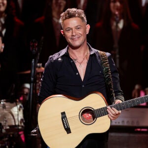 Alejandro Sanz actuando en los Premios Goya 2025 Alejandro Sanz actuando en los Premios Goya 2025