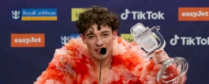 Nemo justo después de ganar Eurovisión 2024 Nemo justo después de ganar Eurovisión 2024