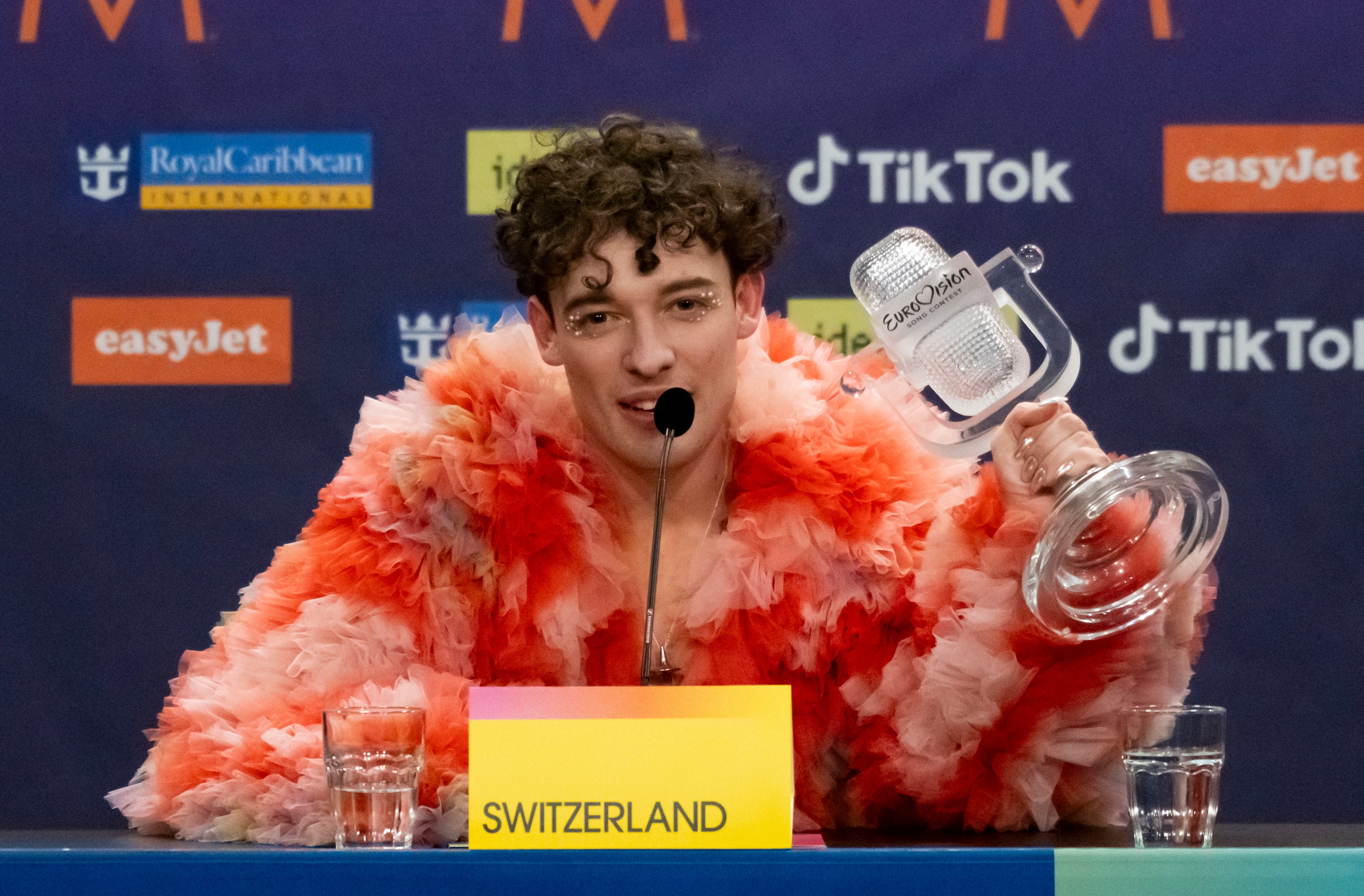 Nemo justo después de ganar Eurovisión 2024 Nemo justo después de ganar Eurovisión 2024