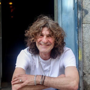 Iñaki Antón, exguitarrista de Extremoduro, vuelve a casa tras su ingreso hospitalario Iñaki Antón, exguitarrista de Extremoduro, vuelve a casa tras su ingreso hospitalario