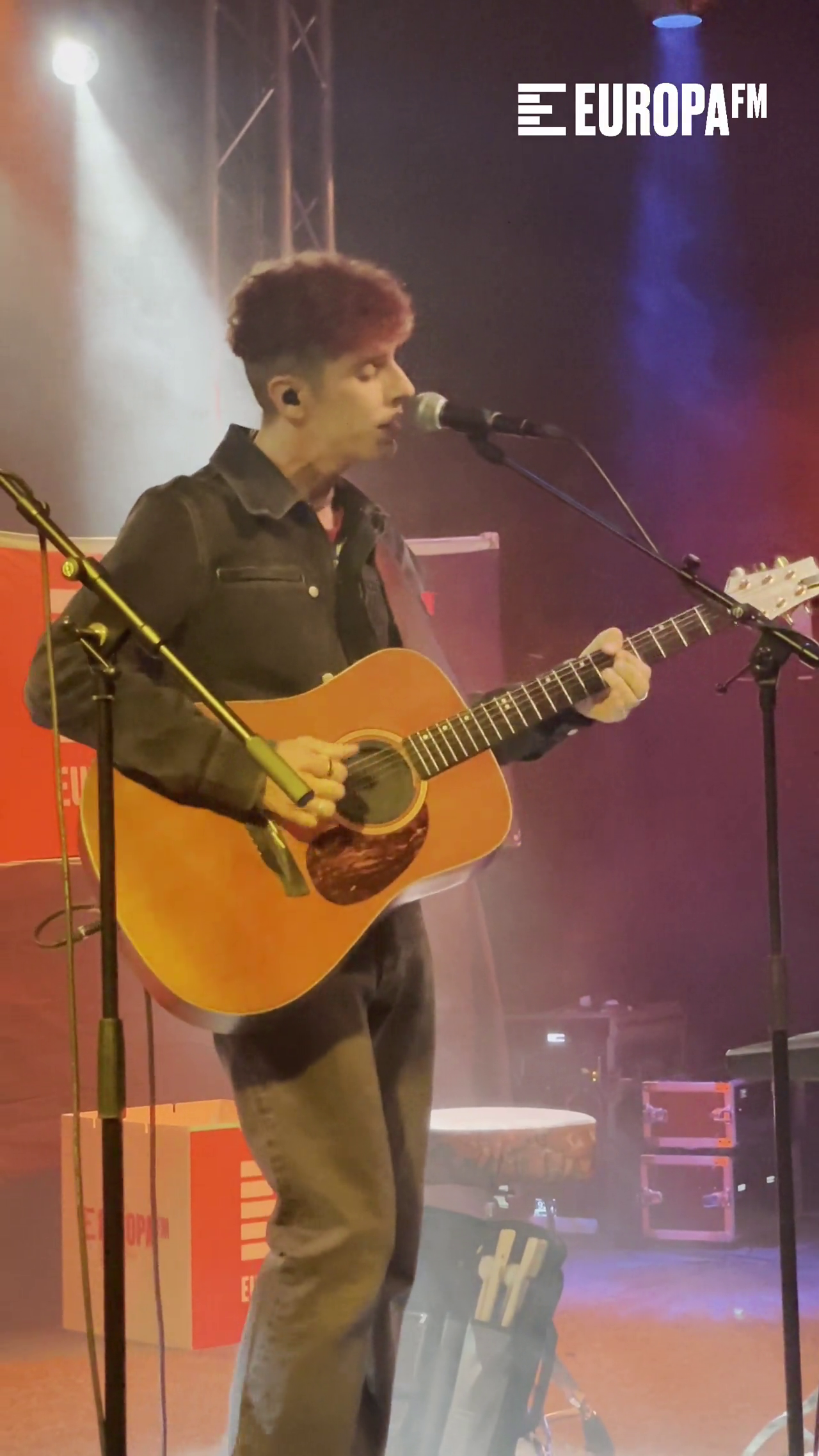 Diego Arroyo versiona 'La vereda de la puerta de atrás' como homenaje a Robe Diego Arroyo versiona 'La vereda de la puerta de atrás' como homenaje a Robe