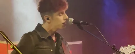 Diego Arroyo versiona 'La vereda de la puerta de atrás' como homenaje a Robe Diego Arroyo versiona 'La vereda de la puerta de atrás' como homenaje a Robe