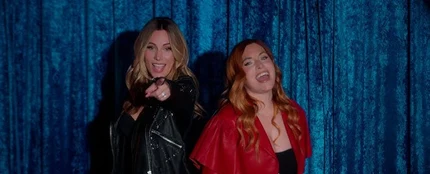 Edurne y Leire Martínez , en el videoclip de No se me da bien odiarte Edurne y Leire Martínez , en el videoclip de No se me da bien odiarte