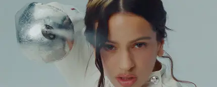 Rosalía, en el videoclip de La Perla Rosalía, en el videoclip de La Perla