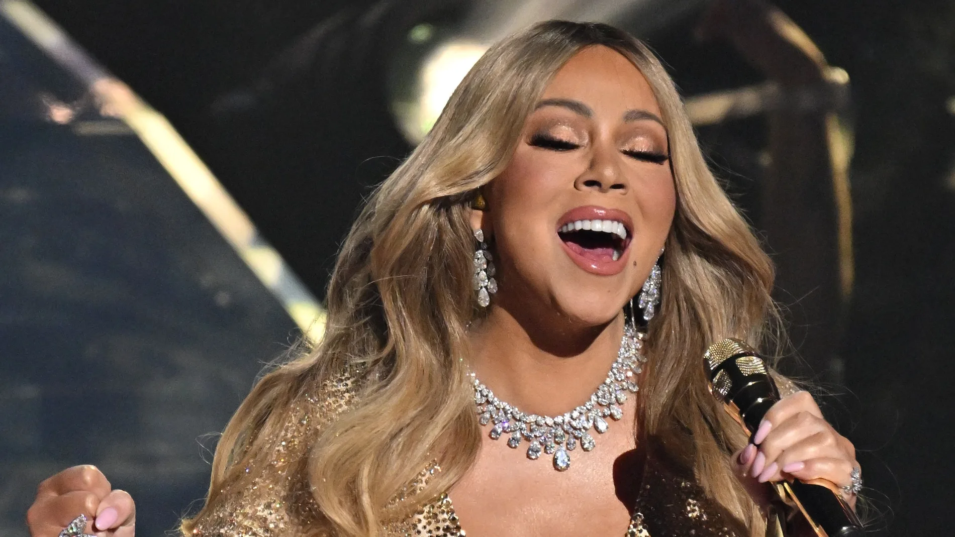 Mariah Carey actuando en los MTV VMAs 2025 Mariah Carey actuando en los MTV VMAs 2025