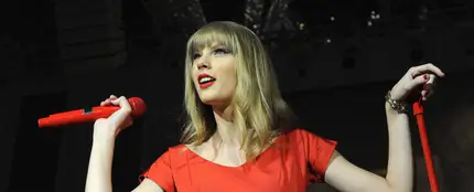 Taylor Swift en un encendido navideño de 2012 Taylor Swift en un encendido navideño de 2012
