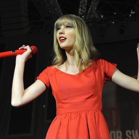 Taylor Swift en un encendido navideño de 2012