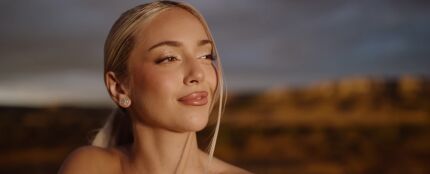 Ana Mena en el videoclip de 'L&aacute;rgate'