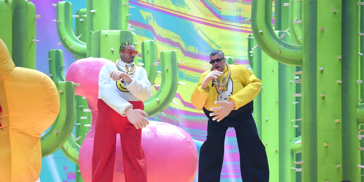 J Balvin y Bad Bunny en 2022